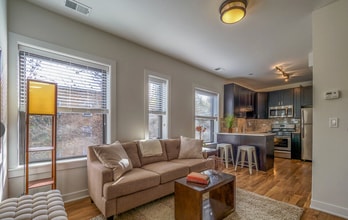 2205 W Eastwood Ave in Chicago, IL - Building Photo - Building Photo