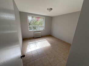 325 Melvin Ave in Hamilton, ON - Building Photo - Building Photo