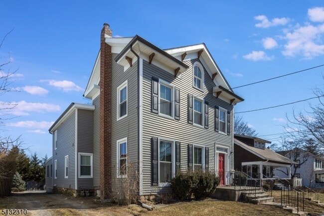 211 Washington St in Hackettstown, NJ - Building Photo - Building Photo
