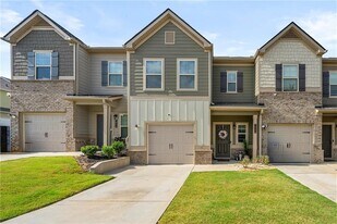 7098 Chara Ln in Atlanta, GA - Building Photo