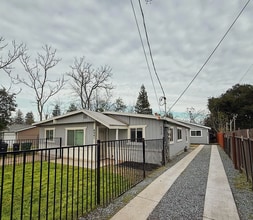 4941 Mendocino Blvd in Sacramento, CA - Foto de edificio - Building Photo