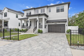 242 Estado Way NE in St. Petersburg, FL - Building Photo - Building Photo