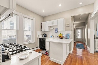155 Spruce St, Unit 1 in Watertown, MA - Building Photo - Building Photo