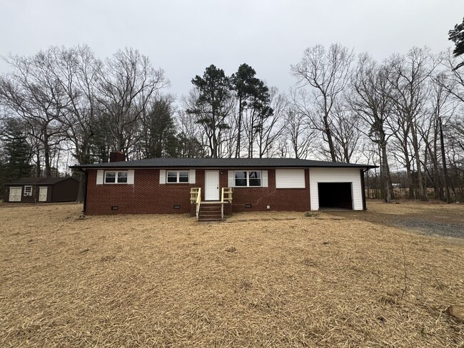 5332 Hicone Rd in McLeansville, NC - Building Photo - Building Photo