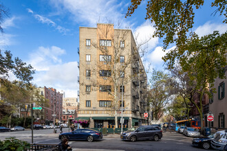 208-210 Avenue of the Americas in New York, NY - Building Photo - Building Photo