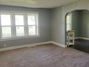 8200 Wayne Ave in Kansas City, MO - Building Photo - Building Photo