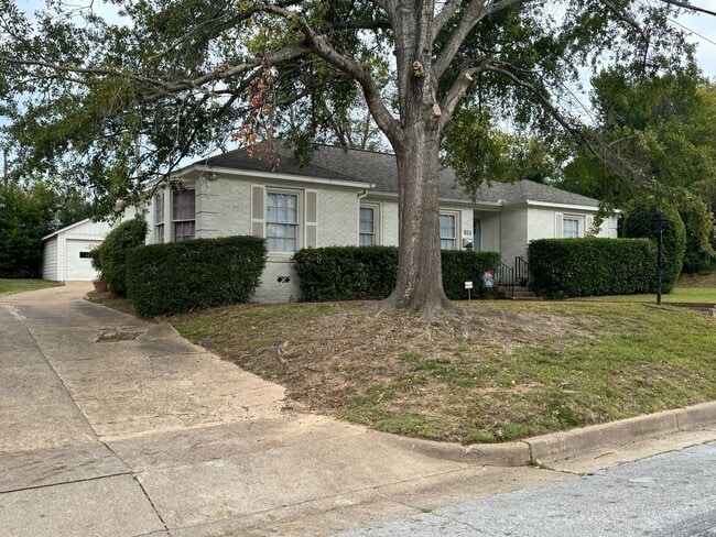 823 W 5th St in Tyler, TX - Building Photo - Building Photo