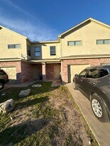 8128-8130 W Elizabeth Ln in Fort Worth, TX - Building Photo