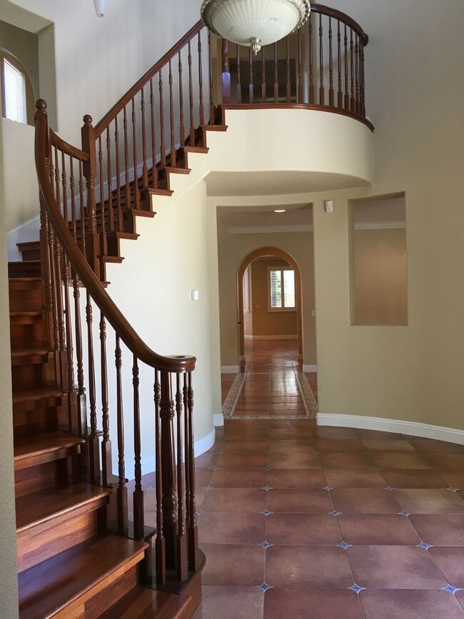 6704 Salvaterra Cir in Elk Grove, CA - Building Photo - Building Photo