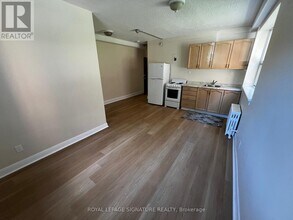 1000 O'Connor Dr in Toronto, ON - Building Photo - Building Photo