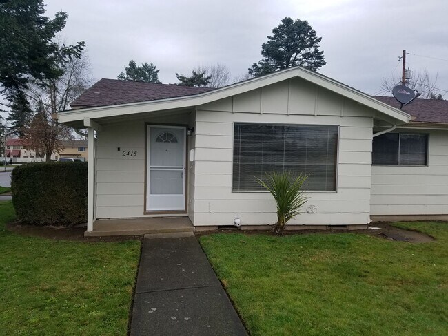 2415-2425-2425 Wooddale Ave NE in Salem, OR - Building Photo - Building Photo