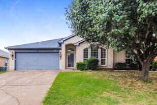 1007 Andrew St in Burleson, TX - Building Photo