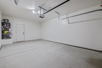 601 E 10th St in Hanford, CA - Building Photo - Building Photo