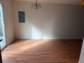 243 F St in Los Banos, CA - Foto de edificio - Building Photo