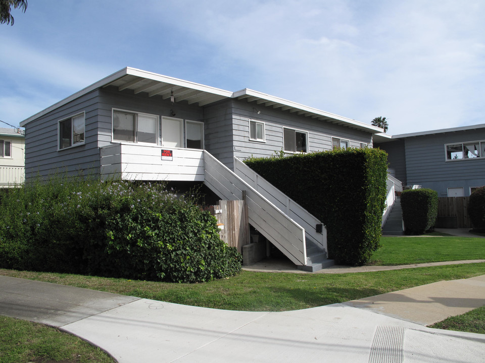 16548 Sunset Blvd in Pacific Palisades, CA - Building Photo