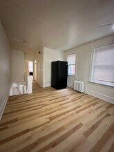 1330 W Hunting Park Ave in Philadelphia, PA - Foto de edificio - Building Photo
