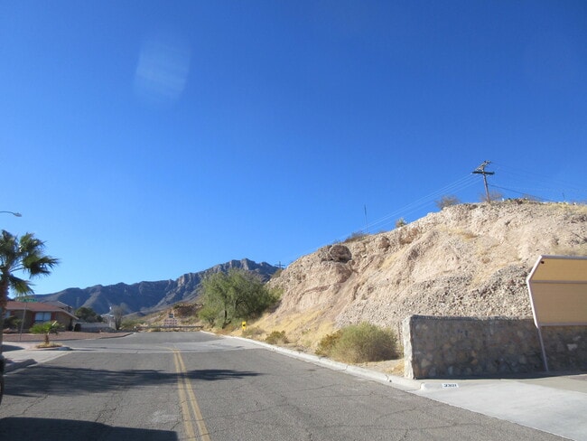 3302 Zircon Dr in El Paso, TX - Building Photo - Building Photo