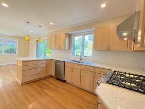 298 Adams St in Newton, MA - Building Photo - Building Photo