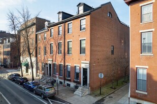 304-306 S 10th St in Philadelphia, PA - Building Photo
