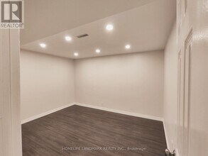 15 Mary Elizabeth Crescent in Markham, ON - Building Photo - Building Photo