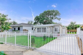 101 NW 27th Terrace in Fort Lauderdale, FL - Foto de edificio - Building Photo