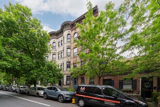 12 Lincoln Pl in Brooklyn, NY - Foto de edificio - Building Photo