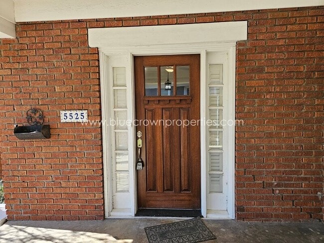5525 Richmond Ave in Dallas, TX - Foto de edificio - Building Photo