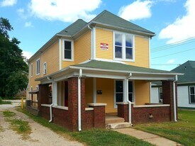 303 E 10th St in Bloomington, IN - Building Photo