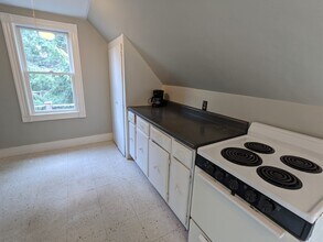 56 Rackleff St, Unit 3 in Portland, ME - Building Photo - Building Photo