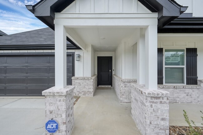 647 Delicate Arch Dr in Conroe, TX - Building Photo - Building Photo