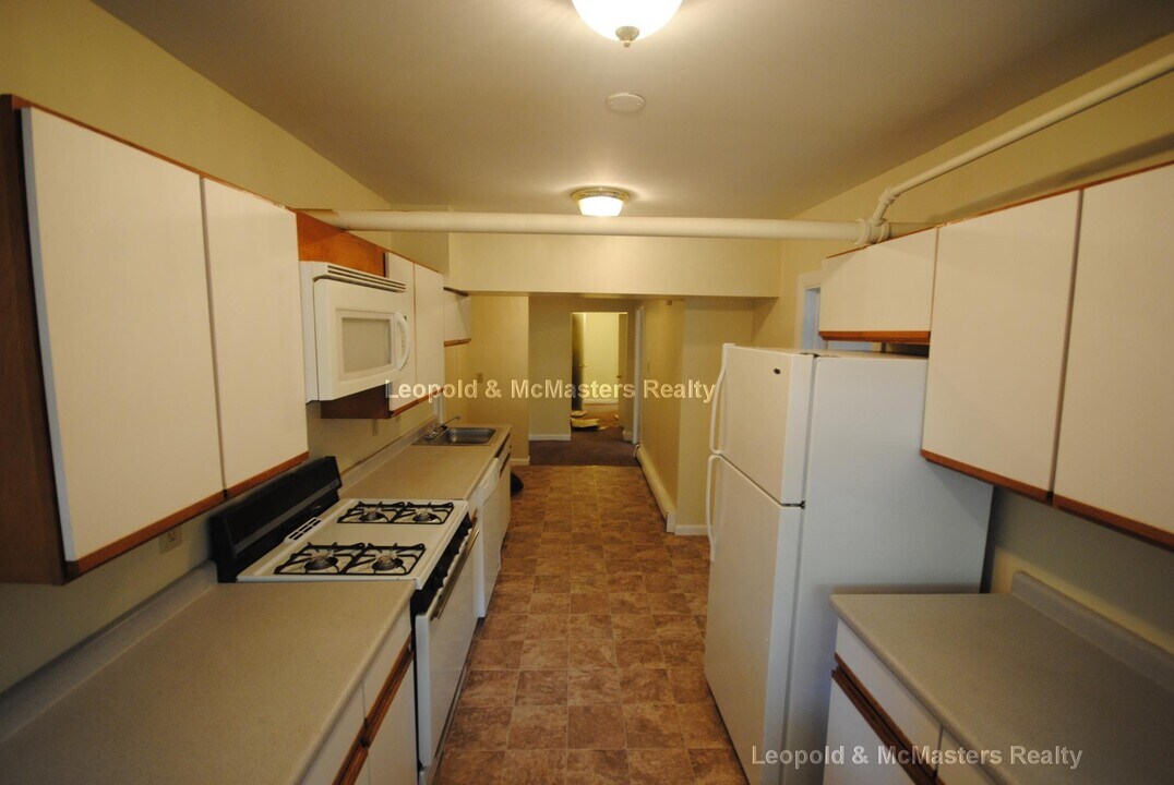 230 Fuller St, Unit A in Boston, MA - Building Photo