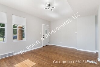 375 Moseley St in Elgin, IL - Building Photo - Building Photo