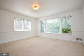 3313 W Coquelin Terrace in Chevy Chase, MD - Building Photo - Building Photo