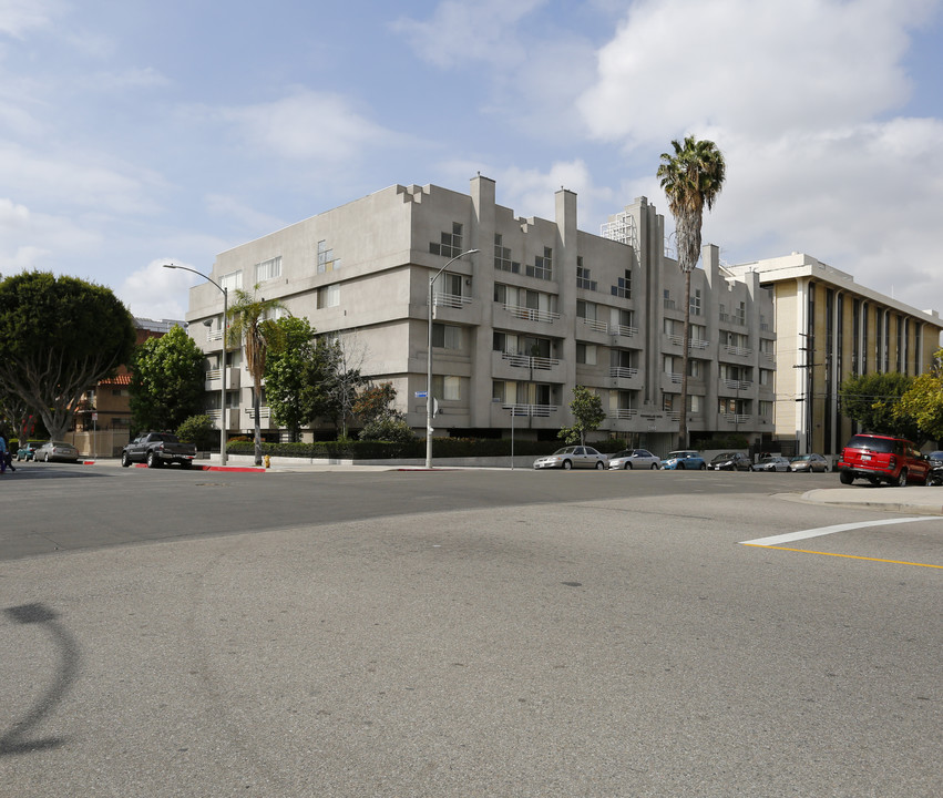 Westmoreland Tower Apartments in Los Angeles, CA - Building Photo