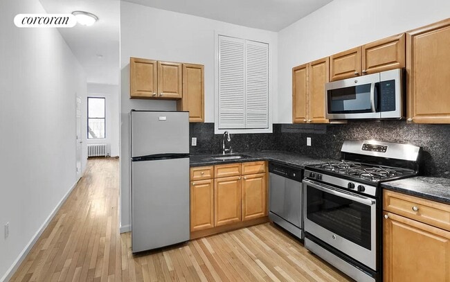 100 W 67th St in New York, NY - Building Photo - Building Photo