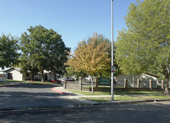 Mariposa Meadows in Fresno, CA - Building Photo - Building Photo