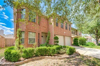 5711 Kenwood in Missouri City, TX - Building Photo - Building Photo