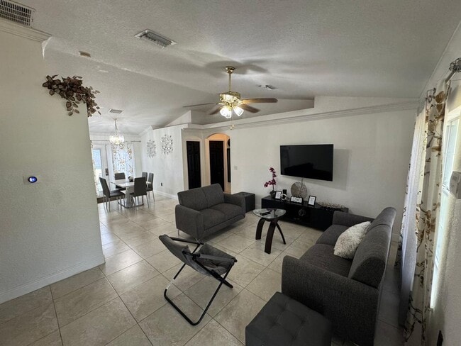 418 Poinciana Cir in Kissimmee, FL - Building Photo - Building Photo