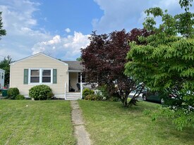 4921 Demaio Dr in Brookhaven, PA - Building Photo