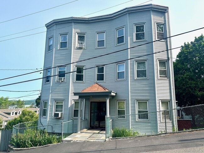 15 William St in Hastings On Hudson, NY - Building Photo - Building Photo