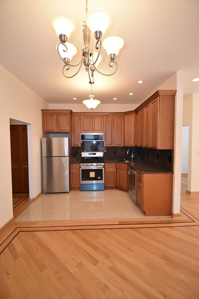 95 Sherman Ave, Unit Apartment with a View