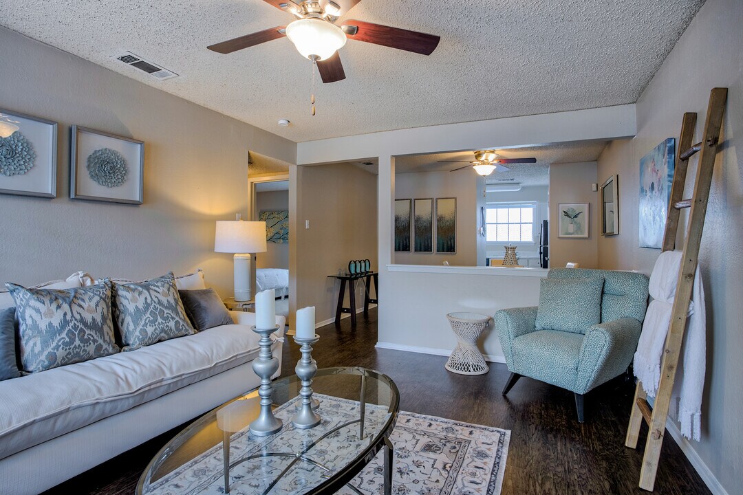 Creekside Village Apartments in Plano, TX - Foto de edificio