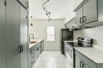 5922 Fairdale Ln in Houston, TX - Building Photo - Building Photo