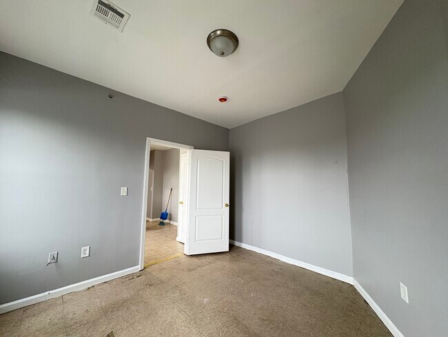 491 18th Ave, Unit 4B in Newark, NJ - Building Photo - Building Photo