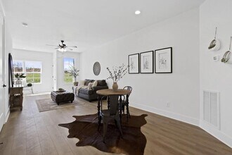 41 W High St in Clarksville, TN - Building Photo - Building Photo