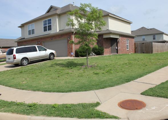 property at 824 Oakwood Ct