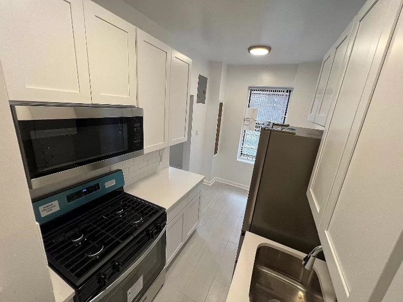 117-14 Union Tpke in Queens, NY - Building Photo