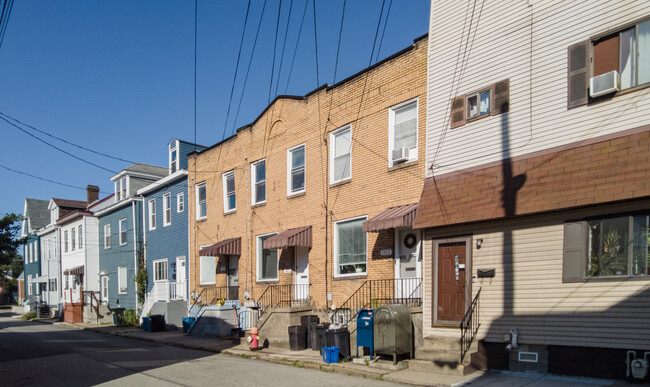 1968 Straubs Street in Pittsburgh, PA - Foto de edificio - Primary Photo