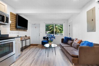 1850 NW 92nd St-Unit -A in Miami, FL - Building Photo - Building Photo