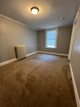 1 Macnaughton Ave, Unit D in Rensselaer, NY - Foto de edificio - Building Photo